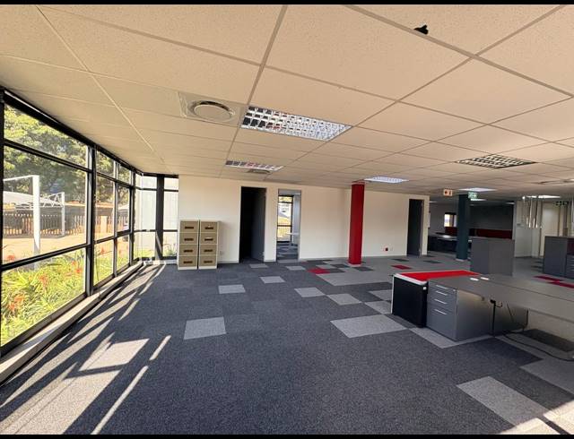 354M² OFFICE TO LET IN MIDRIDGE PARK